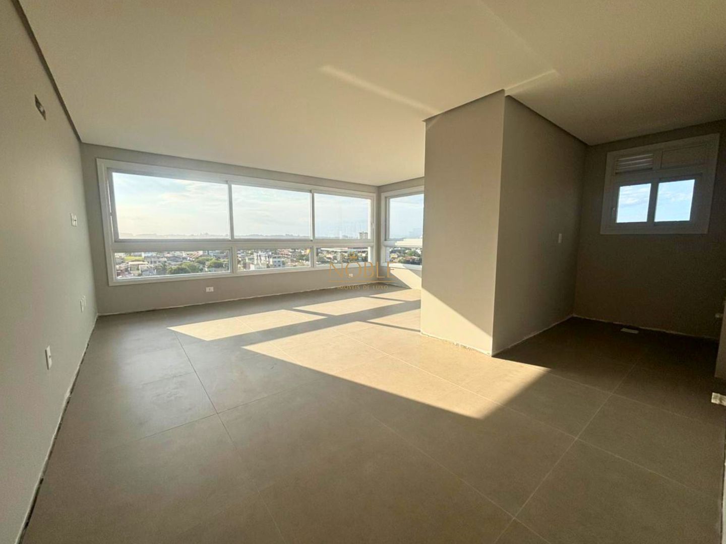 Apartamento com 70m², 2 dormitórios, 1 suíte, 1 vaga no Topazio em Torres para Comprar