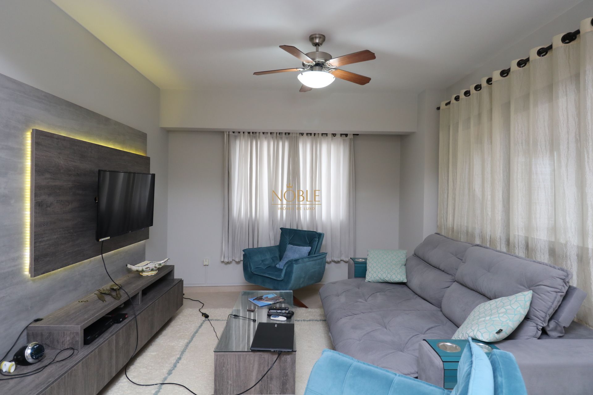 Apartamento com 157m², 3 dormitórios, 1 suíte, 2 vagas no Torre do Sol em Torres para Comprar