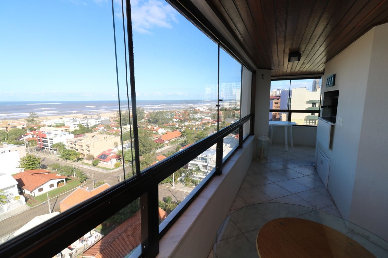 Apartamento com 109m², 3 dormitórios, 1 suíte, 1 vaga no Porto Bello em Torres para Comprar