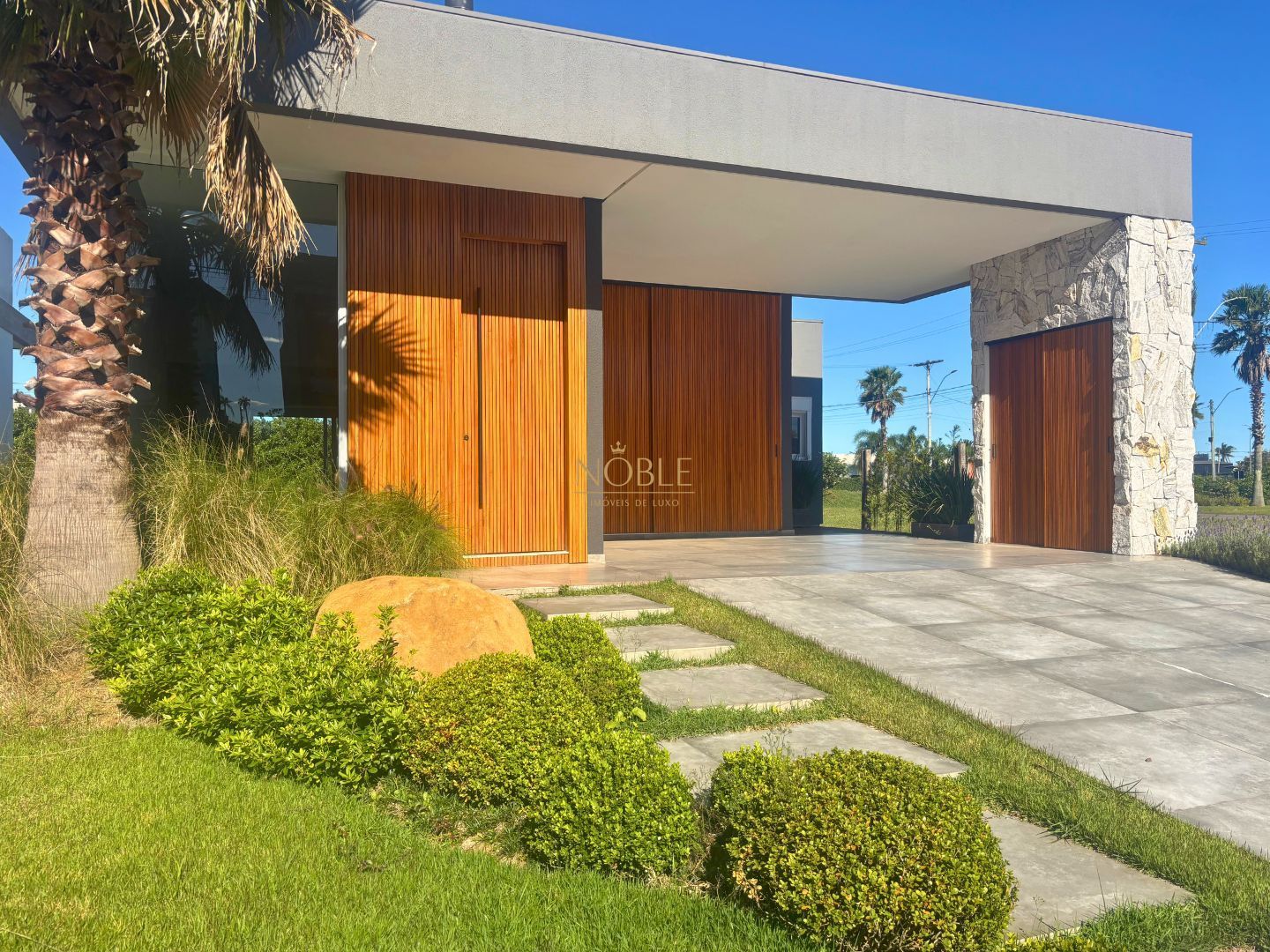 Casa de Condomínio com 220m², 3 dormitórios, 3 suítes, 2 vagas no Reserva das Águas em Torres para Comprar