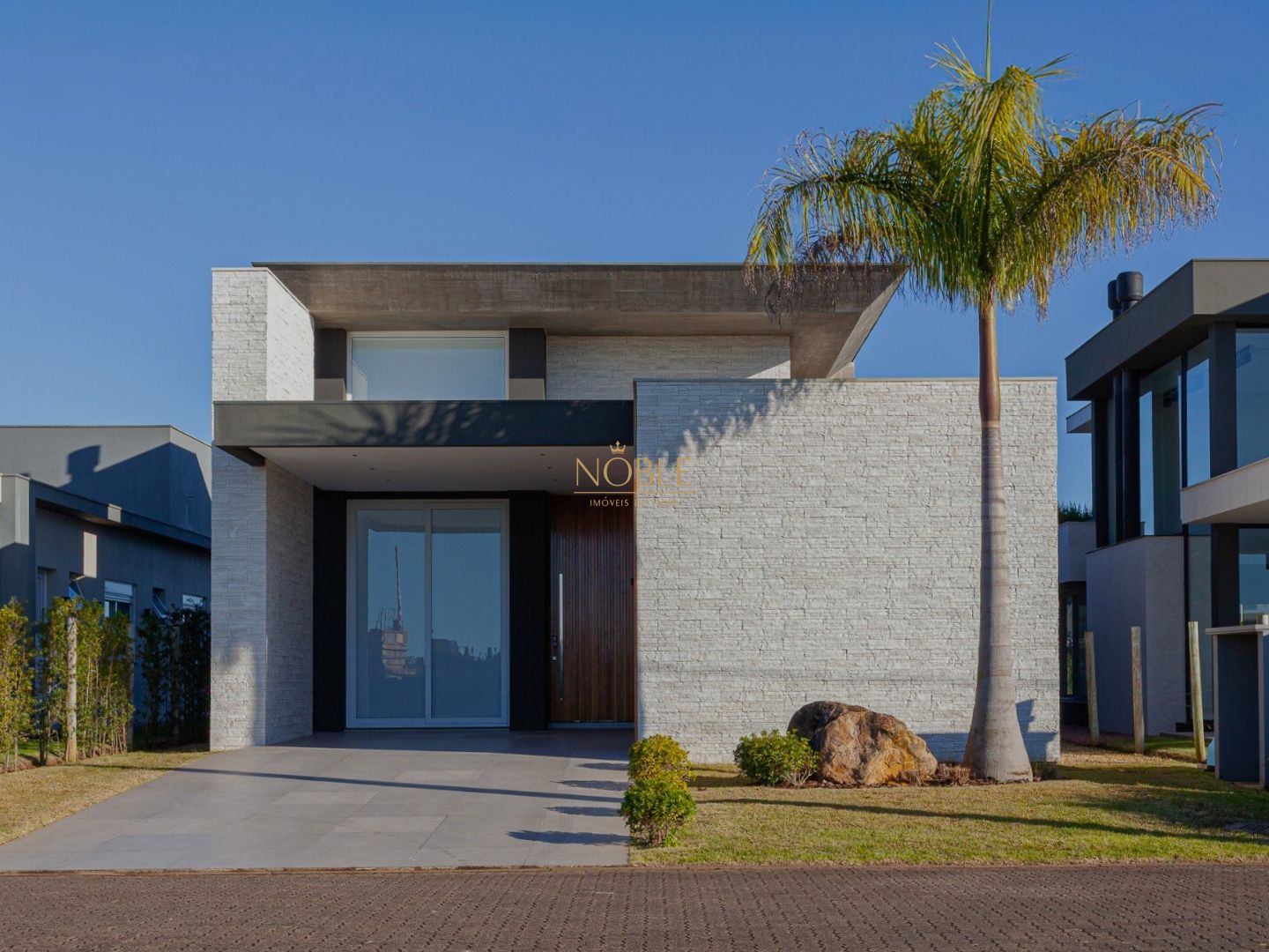 Casa de Condomínio com 220m², 3 dormitórios, 3 suítes, 2 vagas no Reserva das Águas em Torres para Comprar