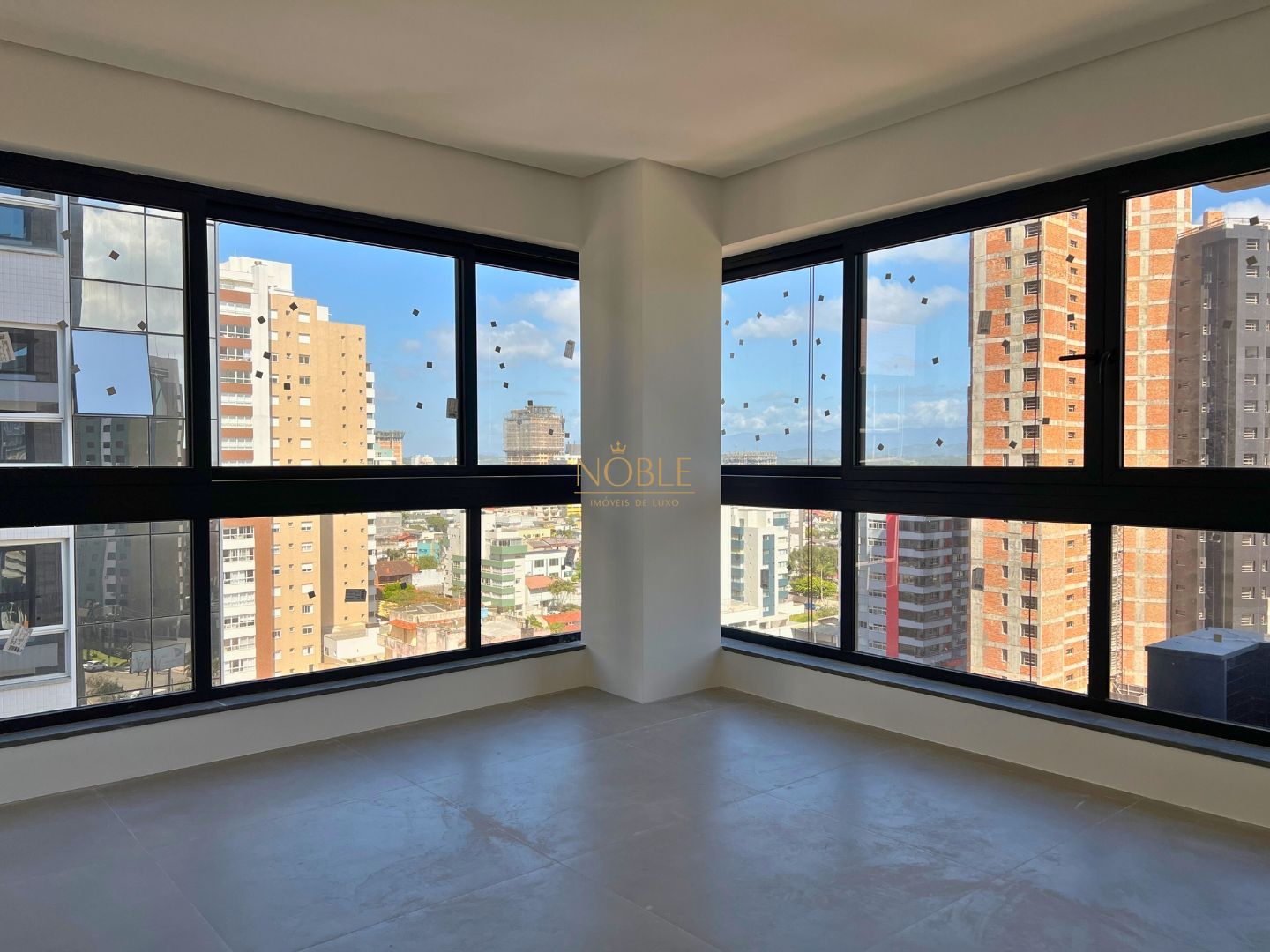 Apartamento com 92m², 2 dormitórios, 2 suítes, 1 vaga no Rosa dos Ventos em Torres para Comprar