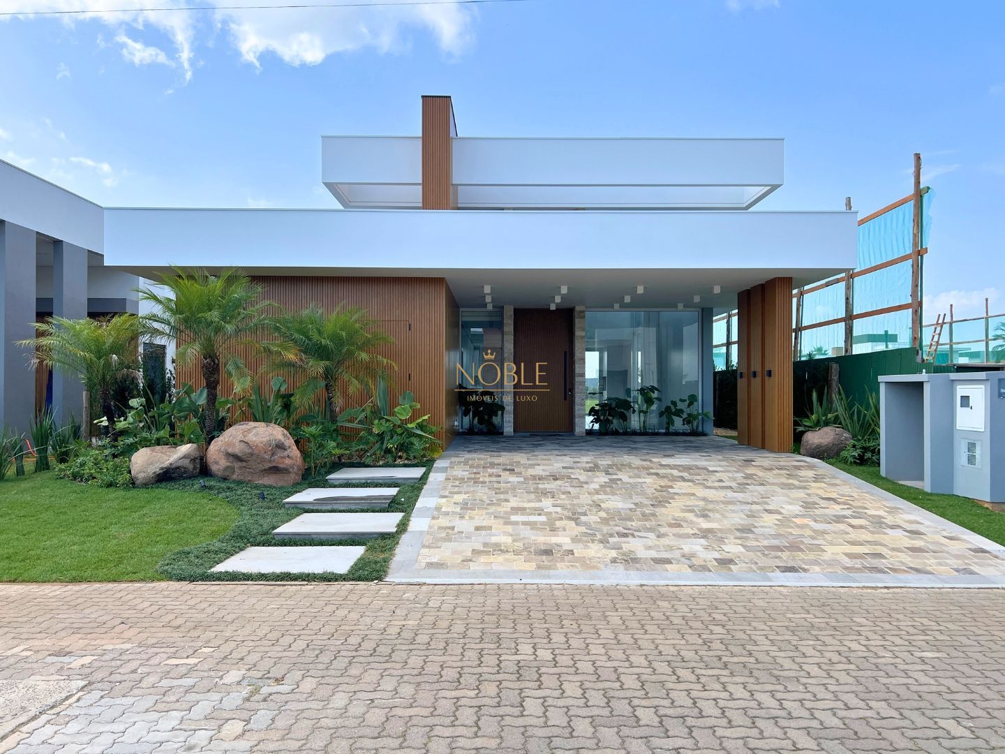 Casa de Condomínio com 264m², 4 dormitórios, 4 suítes, 2 vagas no Reserva das Águas em Torres para Comprar