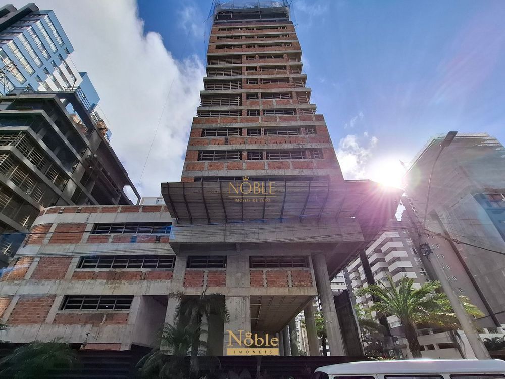 Apartamento com 126m², 3 dormitórios, 3 suítes, 2 vagas no Grand Copacabana em Torres para Comprar