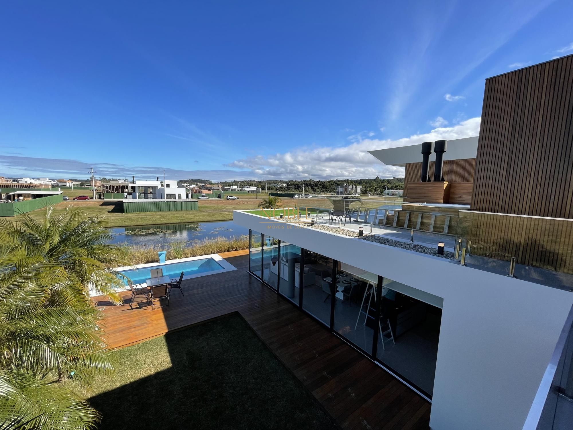 Casa de Condomínio com 347m², 4 dormitórios, 4 suítes, 2 vagas no Reserva das Águas em Torres para Comprar