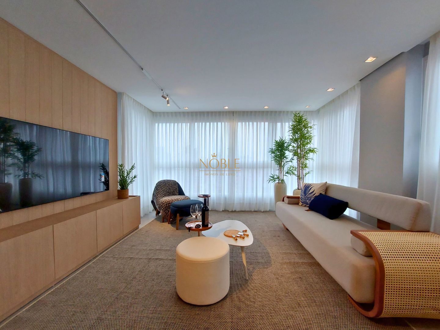 Apartamento com 90m², 2 dormitórios, 2 suítes, 2 vagas no Maui Residencial em Torres para Comprar