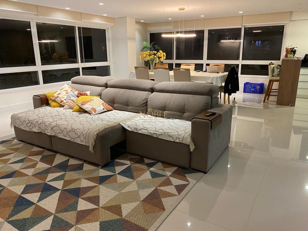 Apartamento com 212m², 4 dormitórios, 4 suítes, 2 vagas no Golden Tower em Torres para Comprar