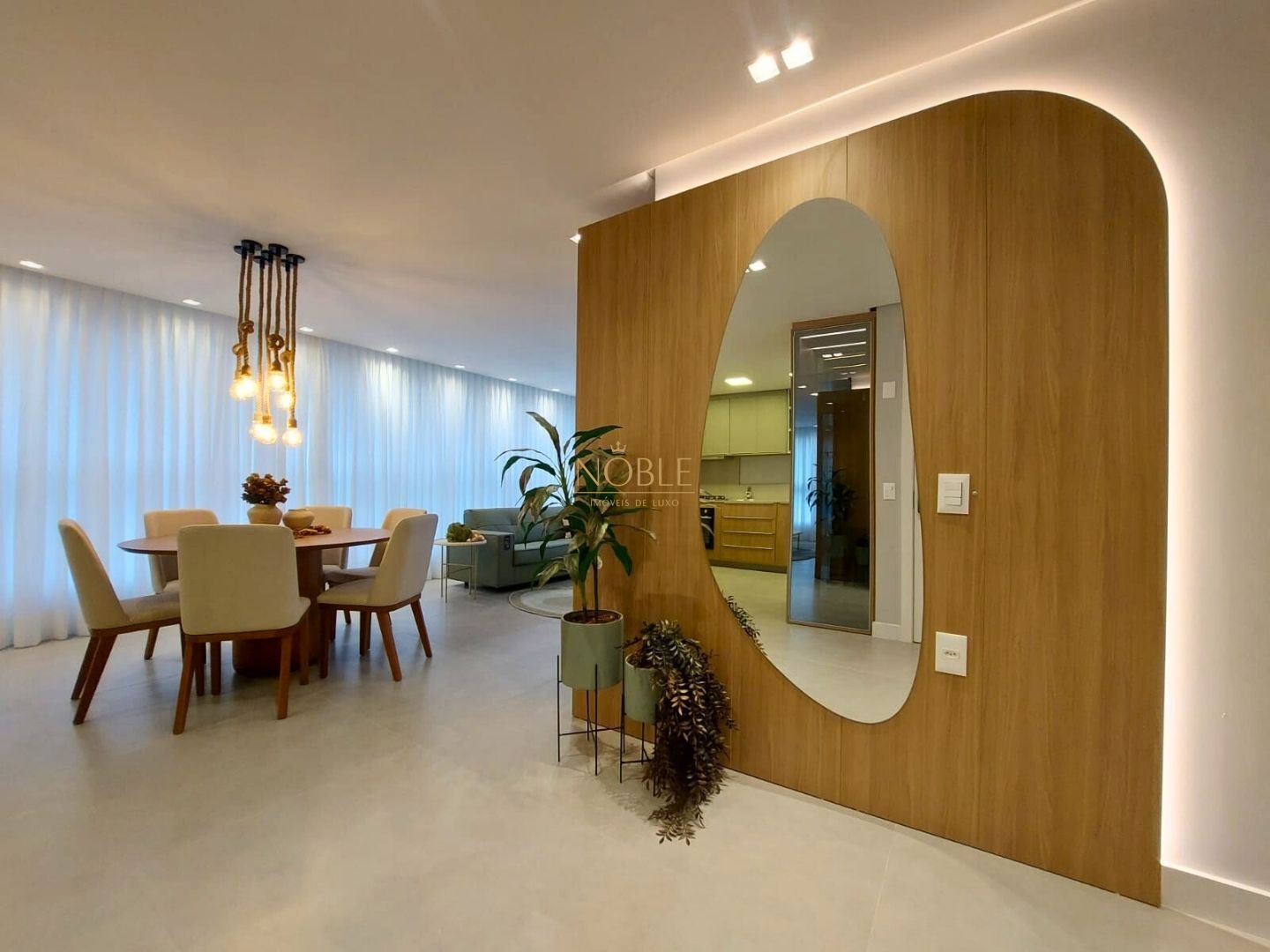 Apartamento com 108m², 3 dormitórios, 1 suíte, 2 vagas no Maui Residencial em Torres para Comprar