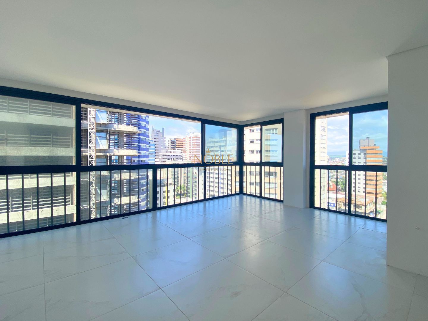 Apartamento com 110m², 3 dormitórios, 1 suíte, 2 vagas no LONDON em Torres para Comprar