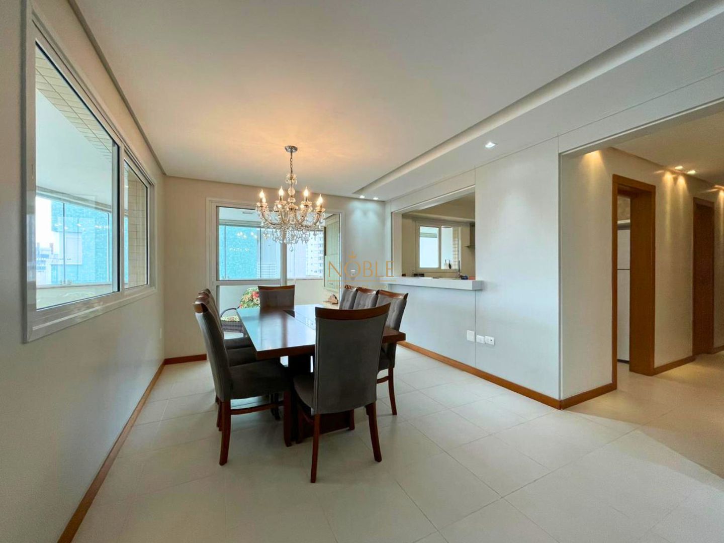 Apartamento com 143m², 3 dormitórios, 3 suítes, 2 vagas no Campana del Mare em Torres para Comprar