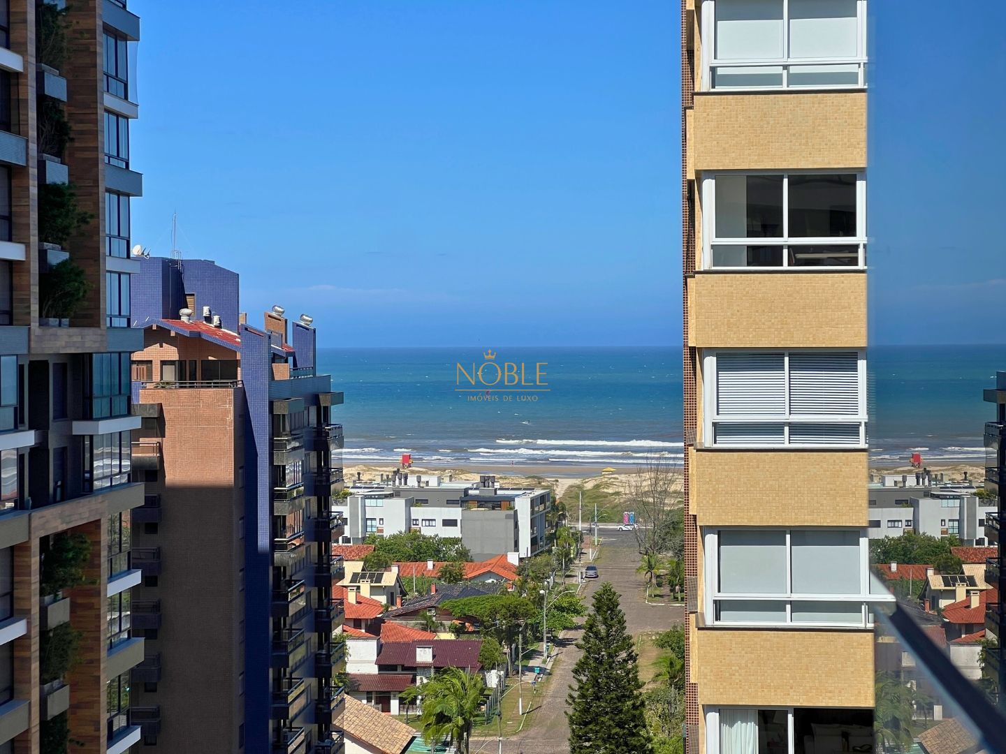 Apartamento com 114m², 3 dormitórios, 3 suítes, 2 vagas no Freedom em Torres para Comprar