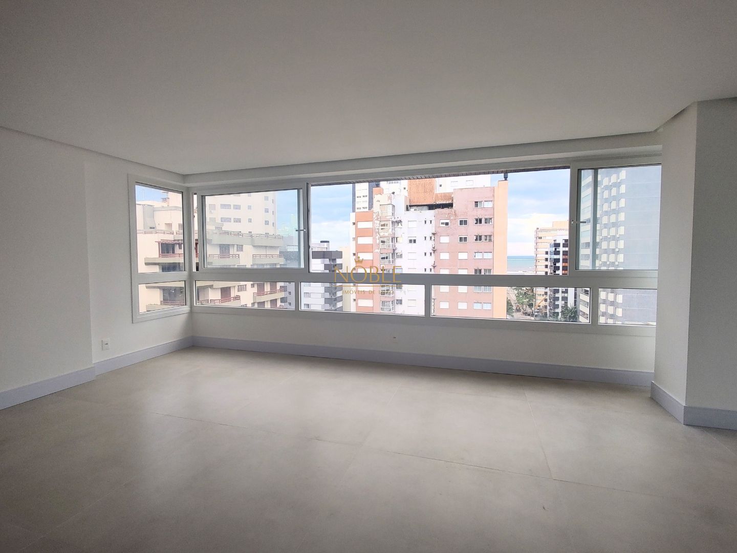 Apartamento com 135m², 3 dormitórios, 3 suítes, 2 vagas no Montalcino em Torres para Comprar