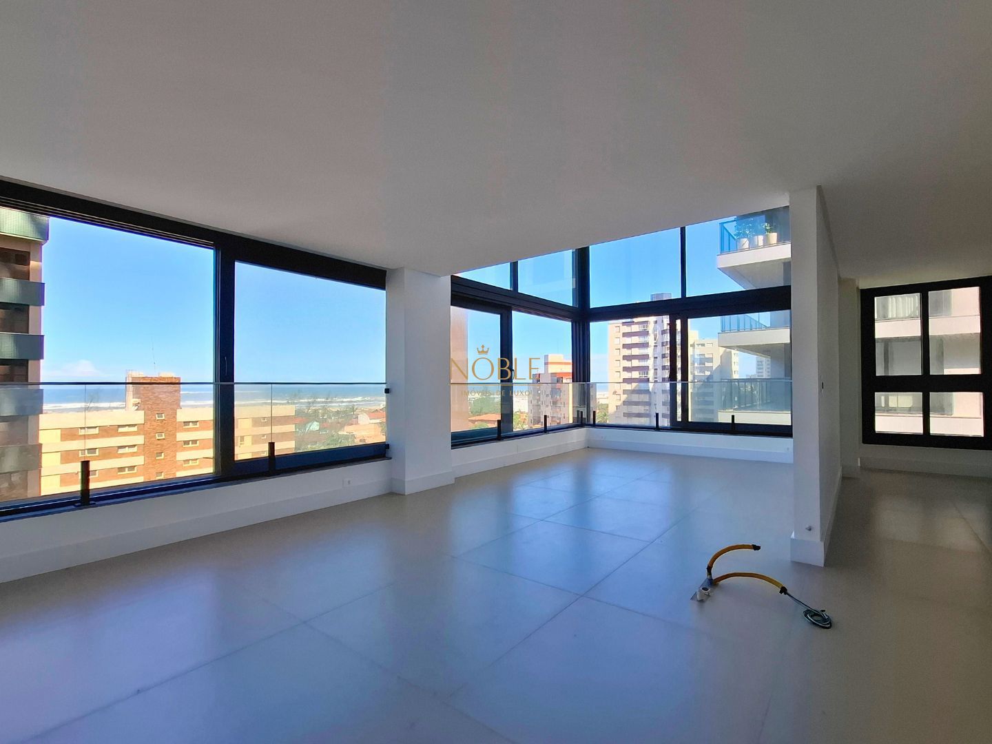 Apartamento com 142m², 3 dormitórios, 3 suítes, 2 vagas no Voga em Torres para Comprar