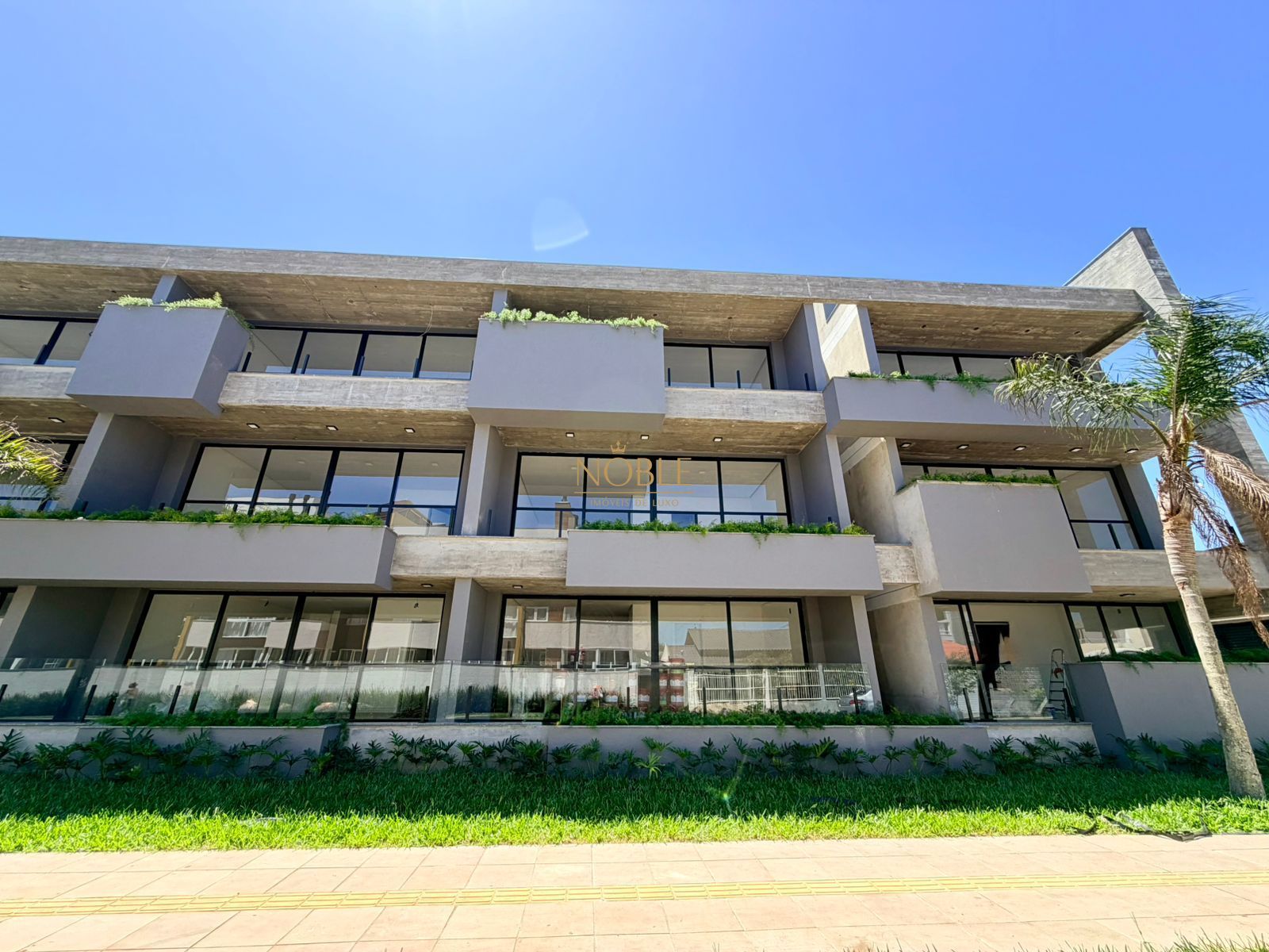 Apartamento com 52m², 1 dormitório, 1 suíte, 1 vaga no Florença em Torres para Comprar