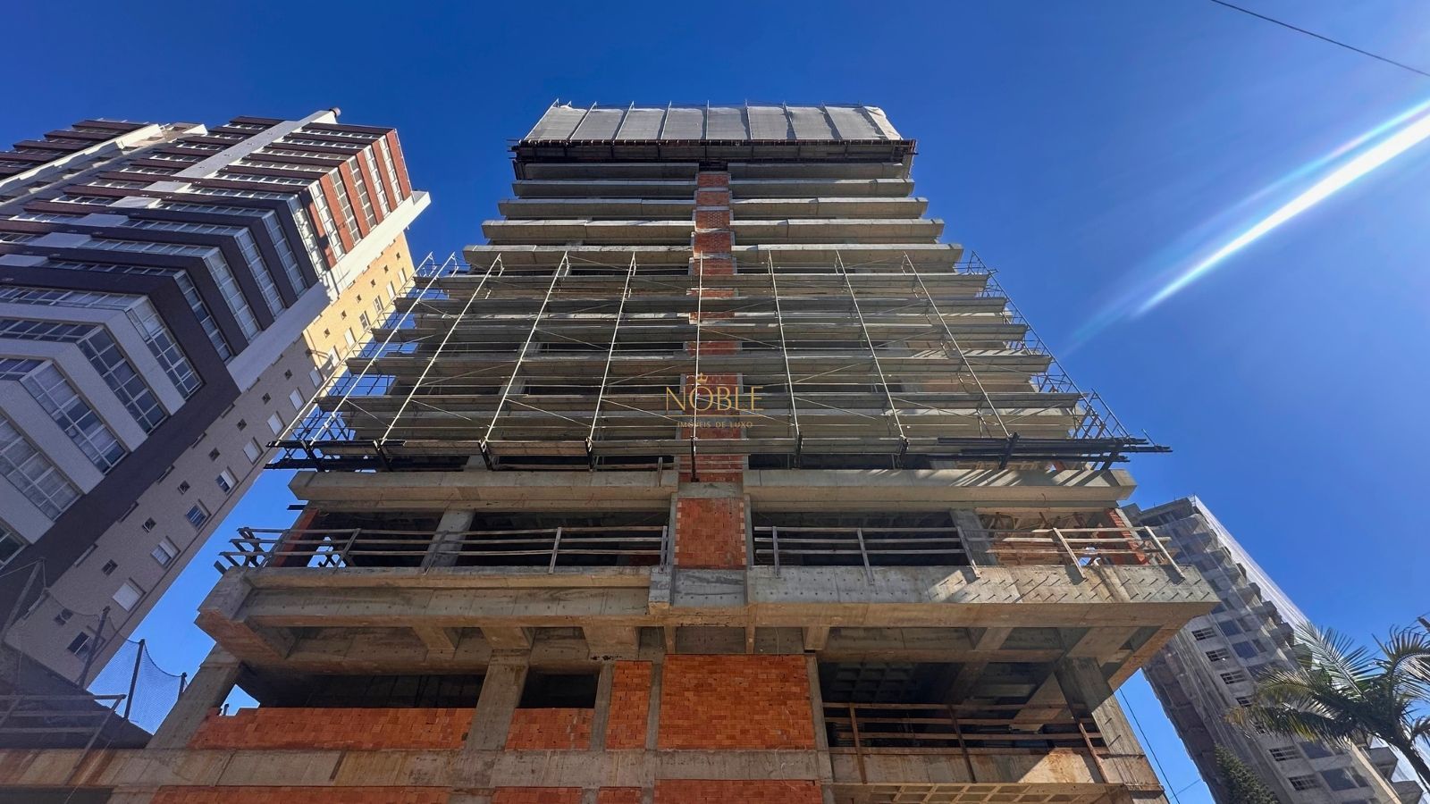 Apartamento com 128m², 3 dormitórios, 3 suítes, 1 vaga no Montserrat em Torres para Comprar