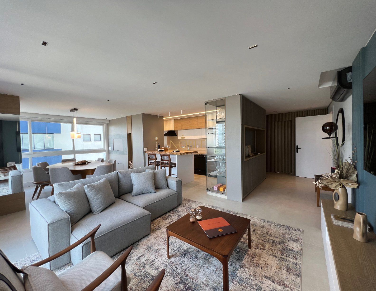 Apartamento com 144m², 3 dormitórios, 3 suítes, 2 vagas no Montalcino em Torres para Comprar