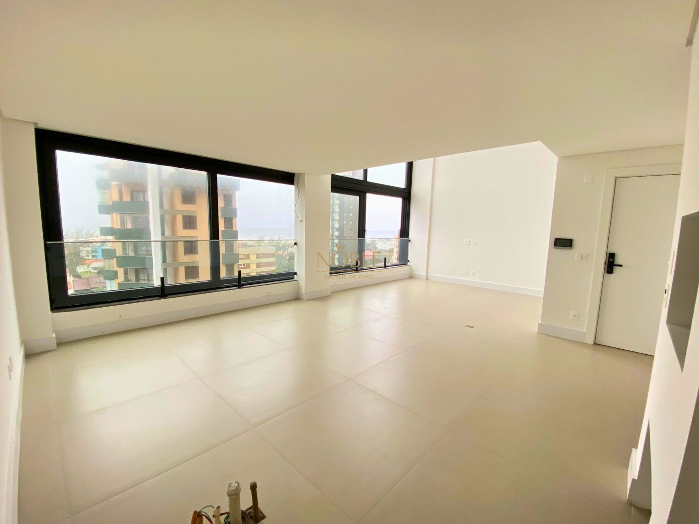 Apartamento com 140m², 3 dormitórios, 3 suítes, 2 vagas no Voga em Torres para Comprar
