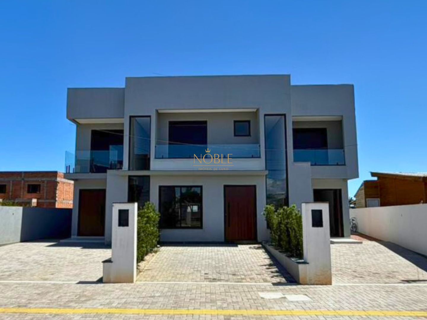 Geminado com 110m², 3 dormitórios, 1 suíte, 1 vaga no bairro Morada das Palmeiras em Torres para Comprar