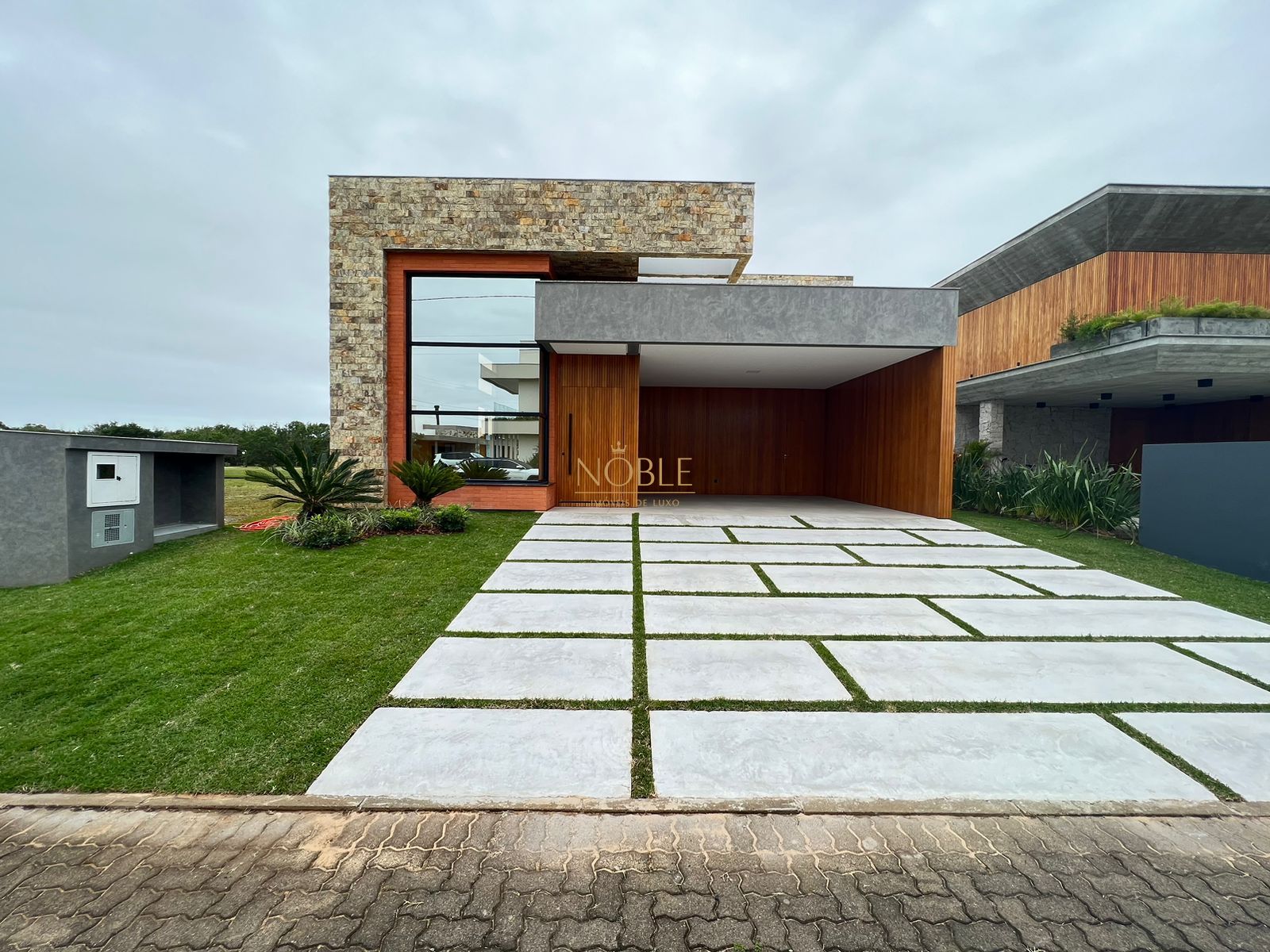 Casa de Condomínio com 220m², 3 dormitórios, 3 suítes, 2 vagas no Reserva das Águas em Torres para Comprar