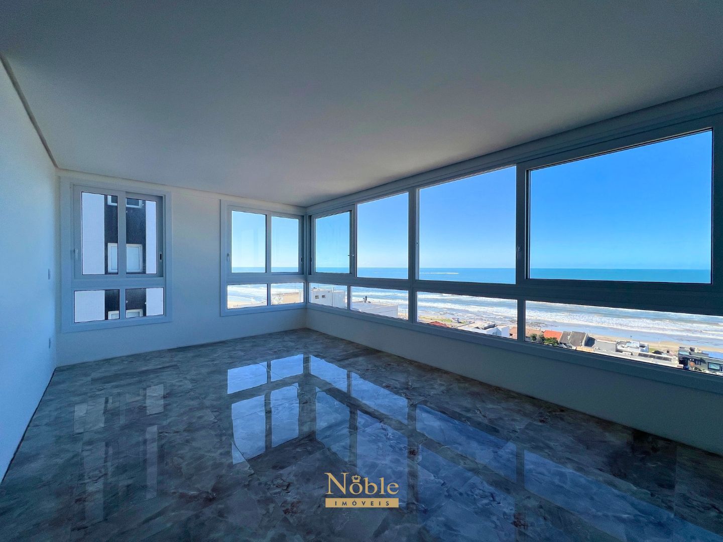 Apartamento com 119m², 3 dormitórios, 3 suítes, 2 vagas no La Vistara em Torres para Comprar