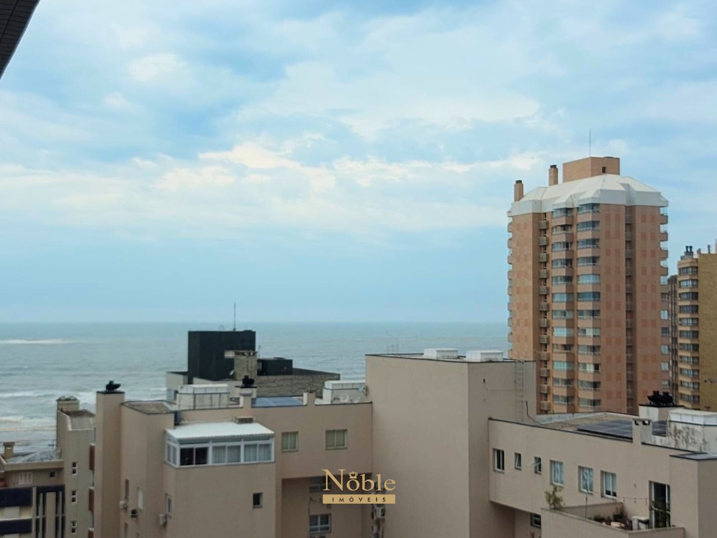 Apartamento com 102m², 3 dormitórios, 1 suíte, 2 vagas no Maui Residencial em Torres para Comprar