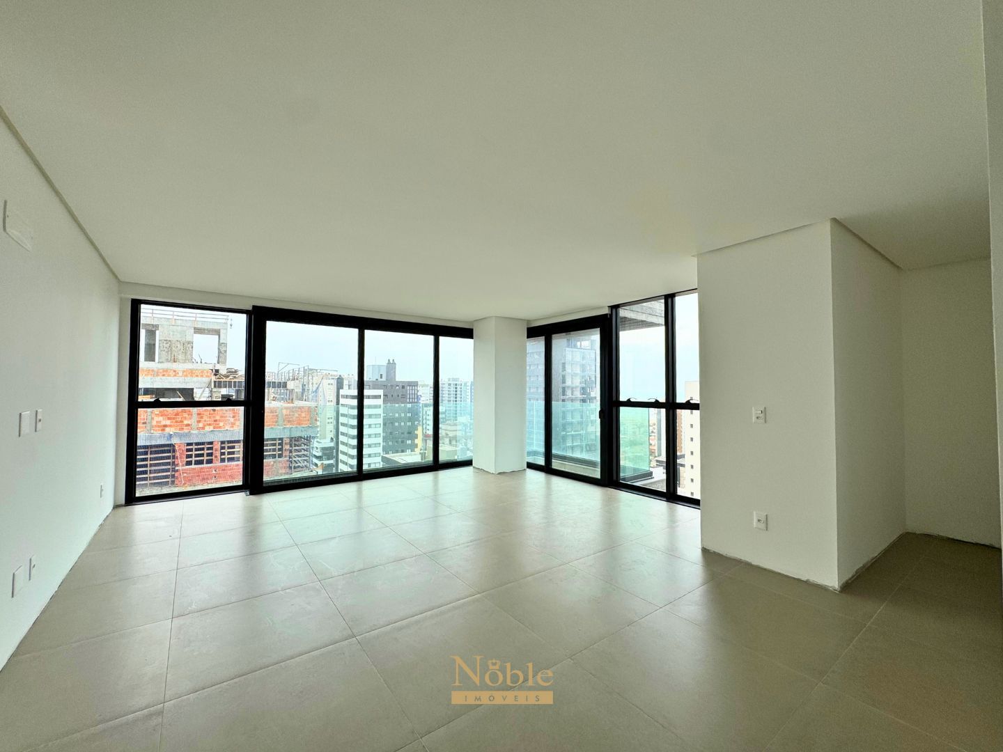 Apartamento com 109m², 3 dormitórios, 3 suítes, 2 vagas no Urban em Torres para Comprar