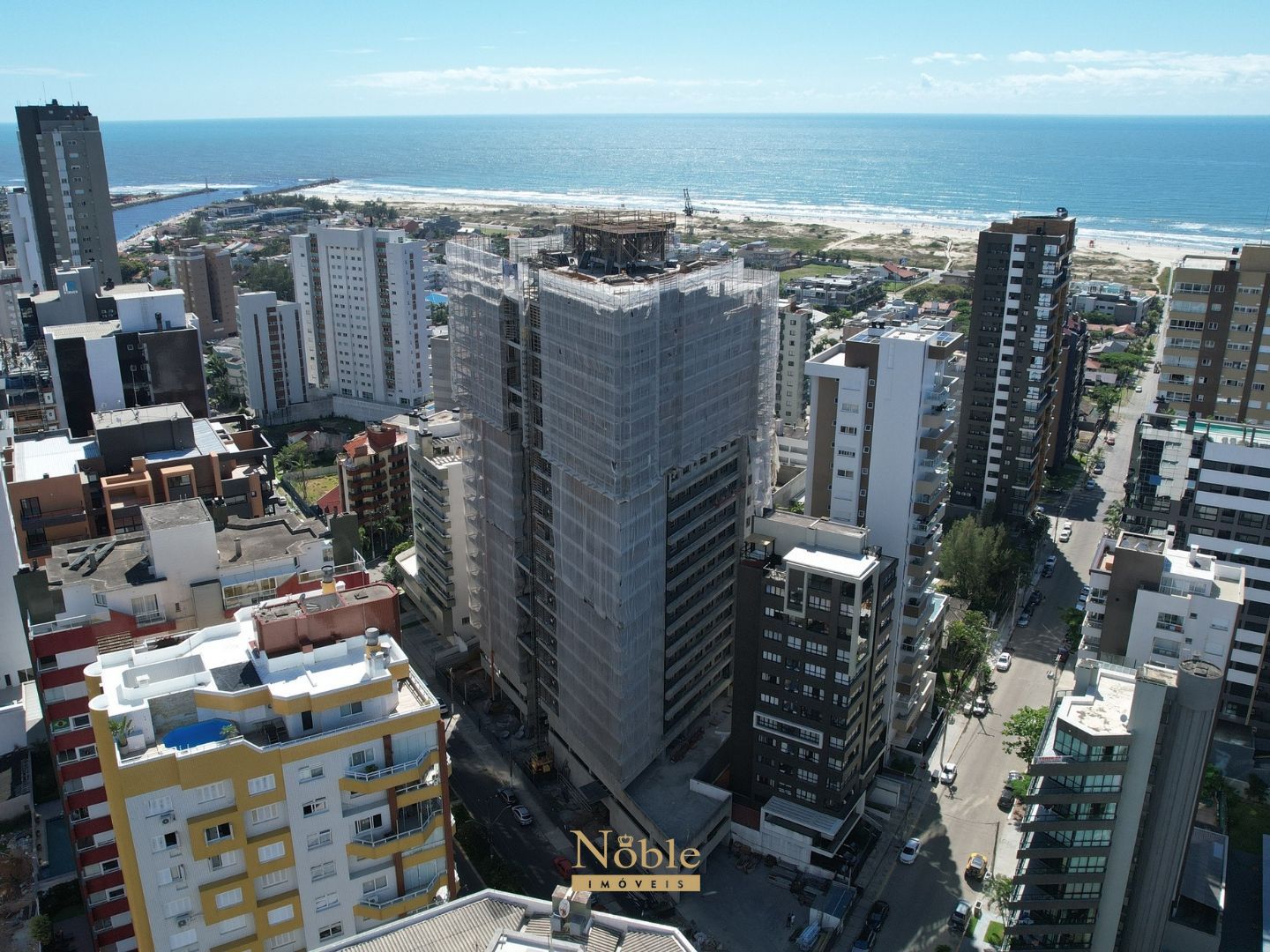 Apartamento com 108m², 3 dormitórios, 3 suítes, 2 vagas no Mirage em Torres para Comprar