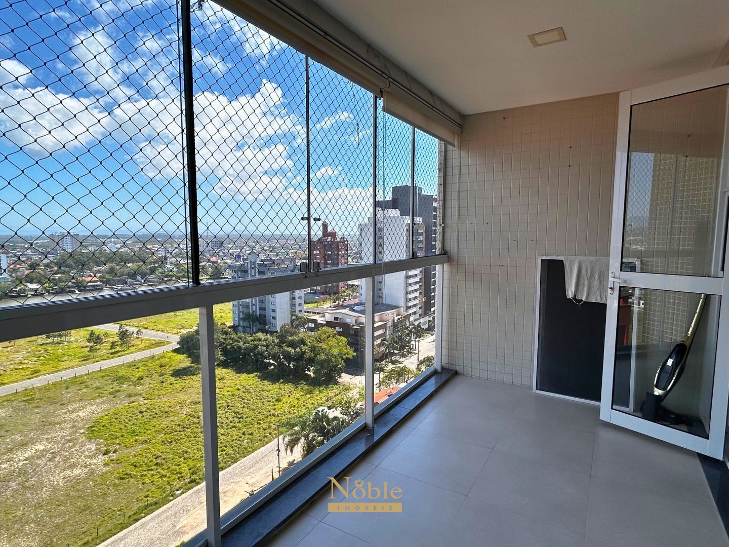 Apartamento com 101m², 2 dormitórios, 1 suíte, 2 vagas no Dom Raphael em Torres para Comprar