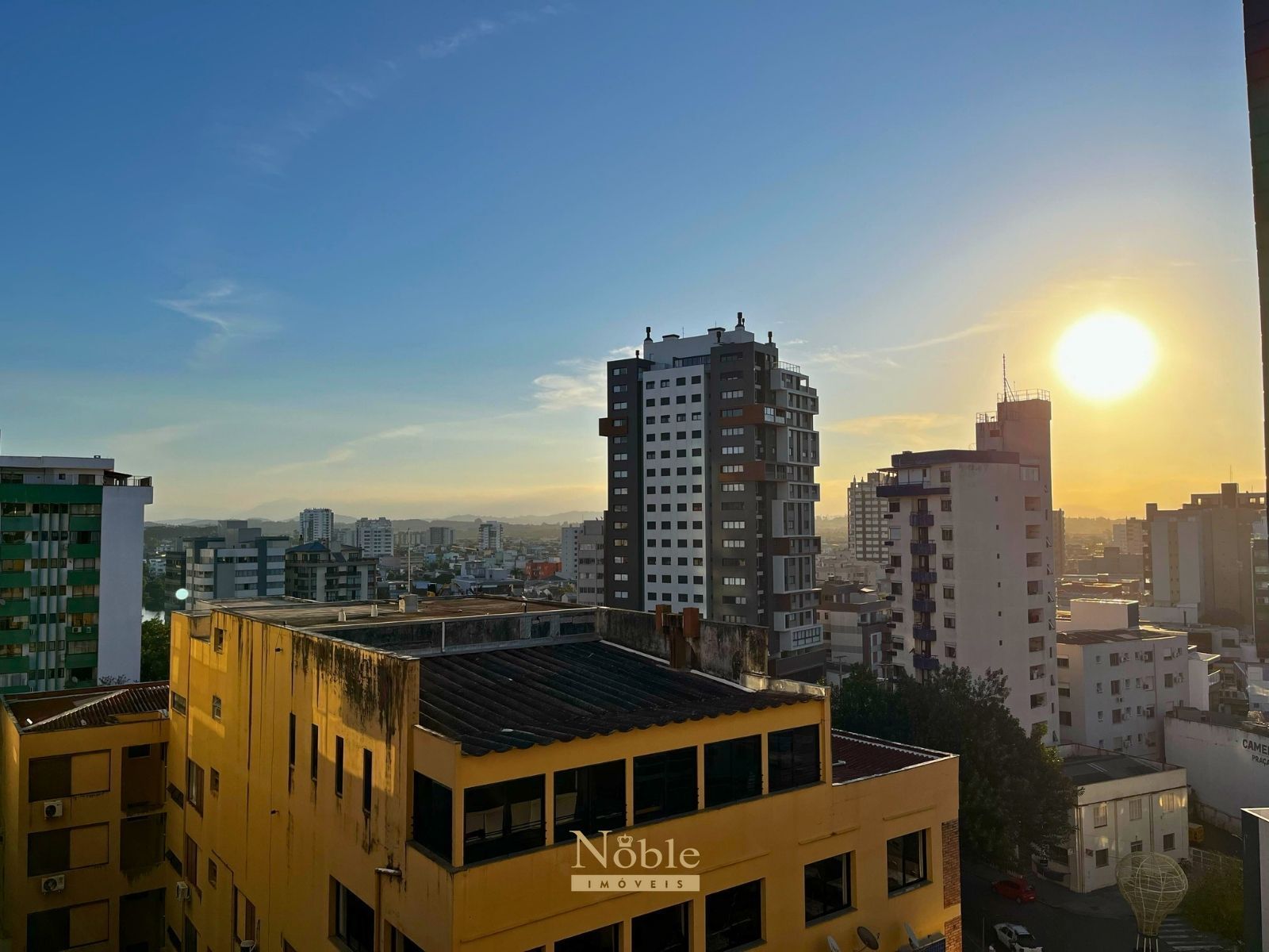 Apartamento com 77m², 2 dormitórios, 1 suíte, 1 vaga no Piazza em Torres para Comprar