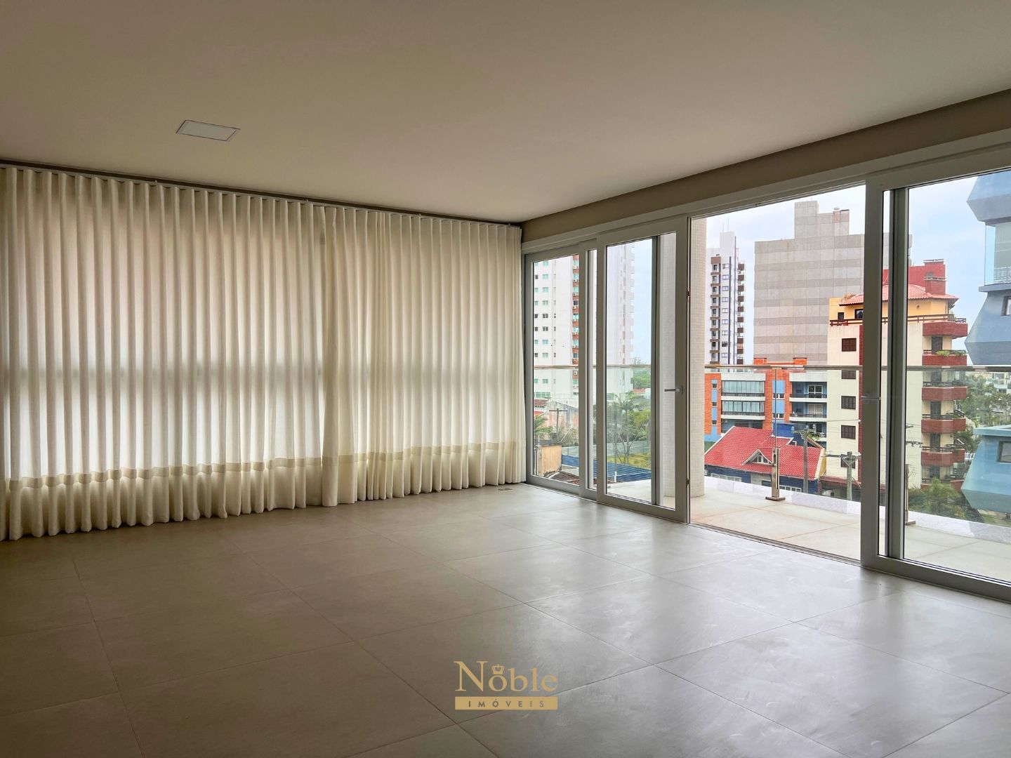 Apartamento com 107m², 2 dormitórios, 2 suítes, 1 vaga no Ibiza em Torres para Comprar