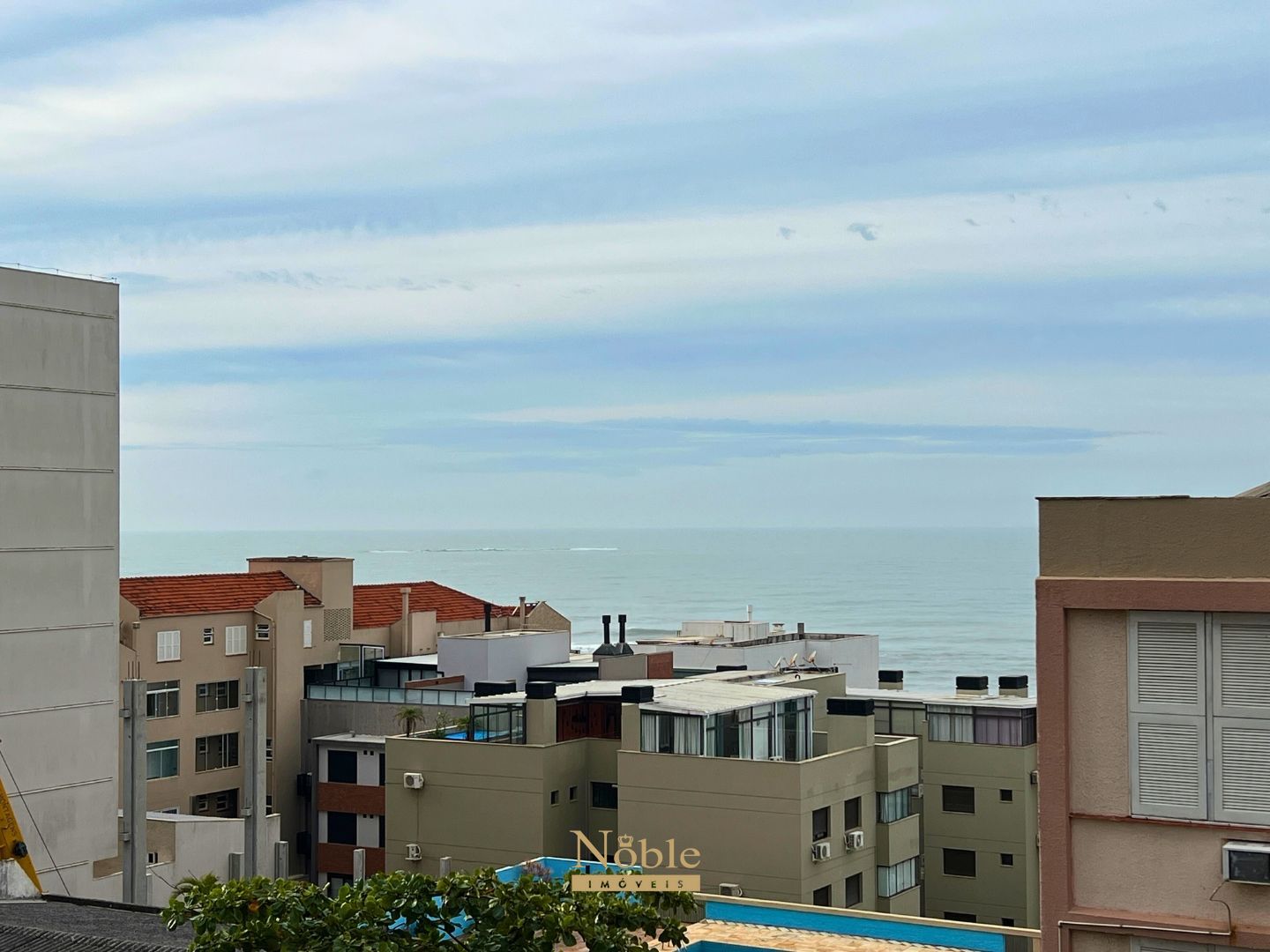 Apartamento com 112m², 3 dormitórios, 3 suítes, 2 vagas no La Vistara em Torres para Comprar