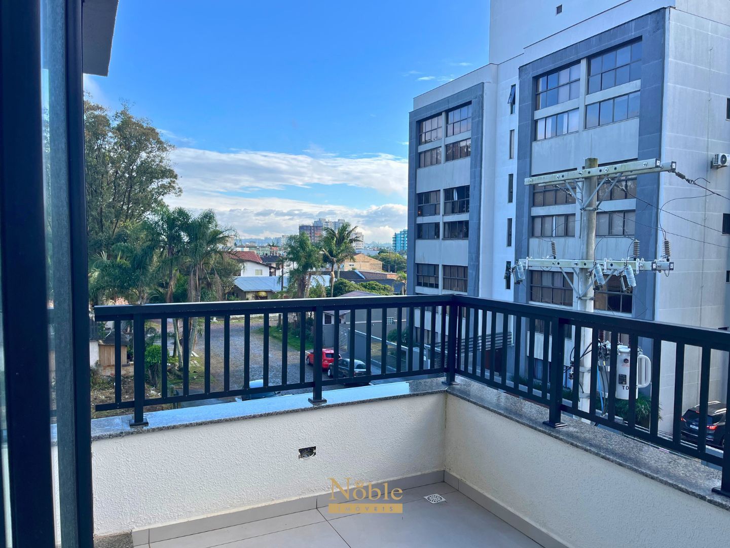 Apartamento com 64m², 2 dormitórios, 1 suíte, 1 vaga no Aston em Torres para Comprar