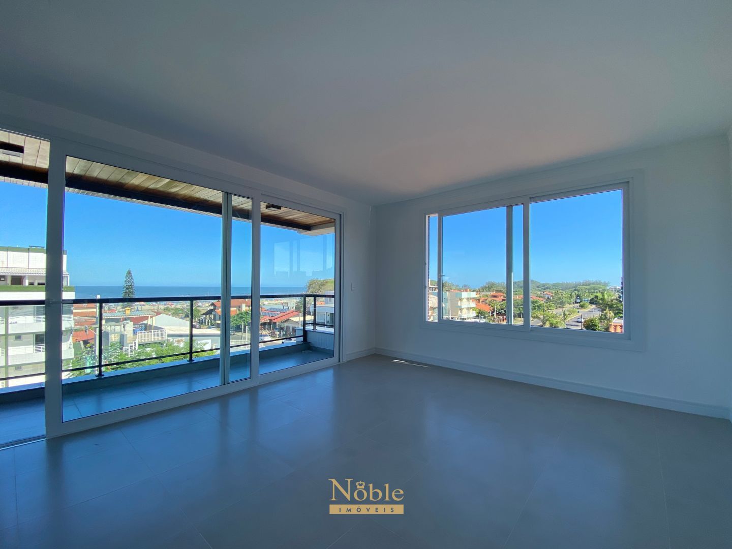 Apartamento com 88m², 2 dormitórios, 1 suíte, 2 vagas no Residencial Acrópole em Torres para Comprar