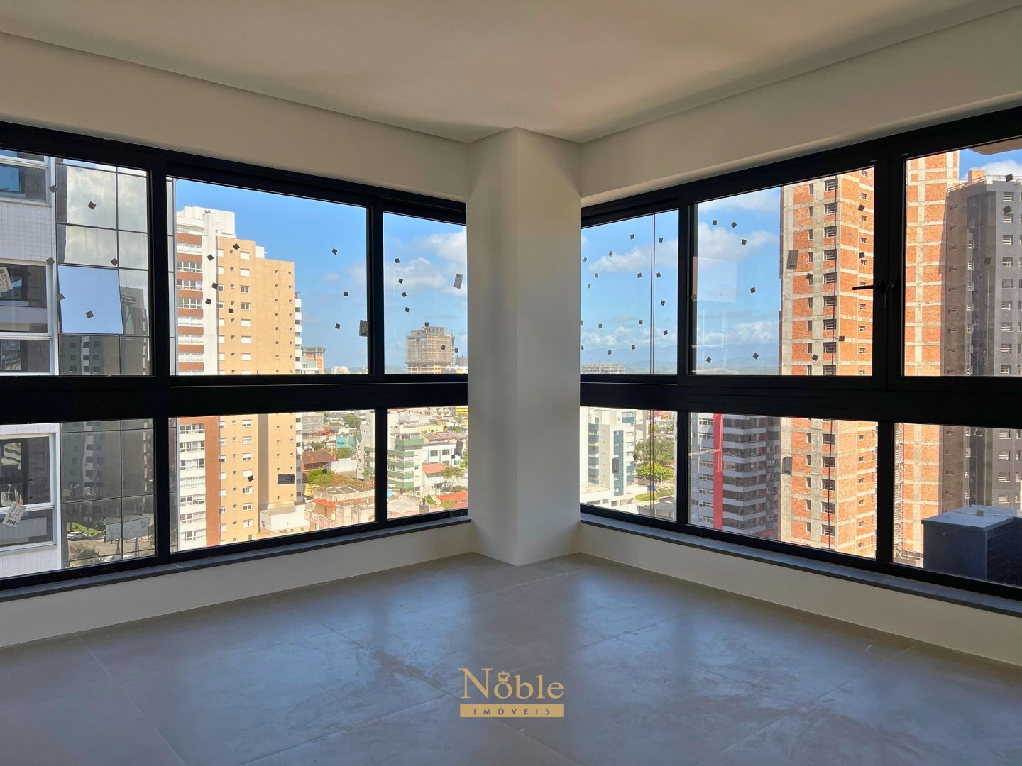 Apartamento com 92m², 2 dormitórios, 2 suítes, 1 vaga no Rosa dos Ventos em Torres para Comprar