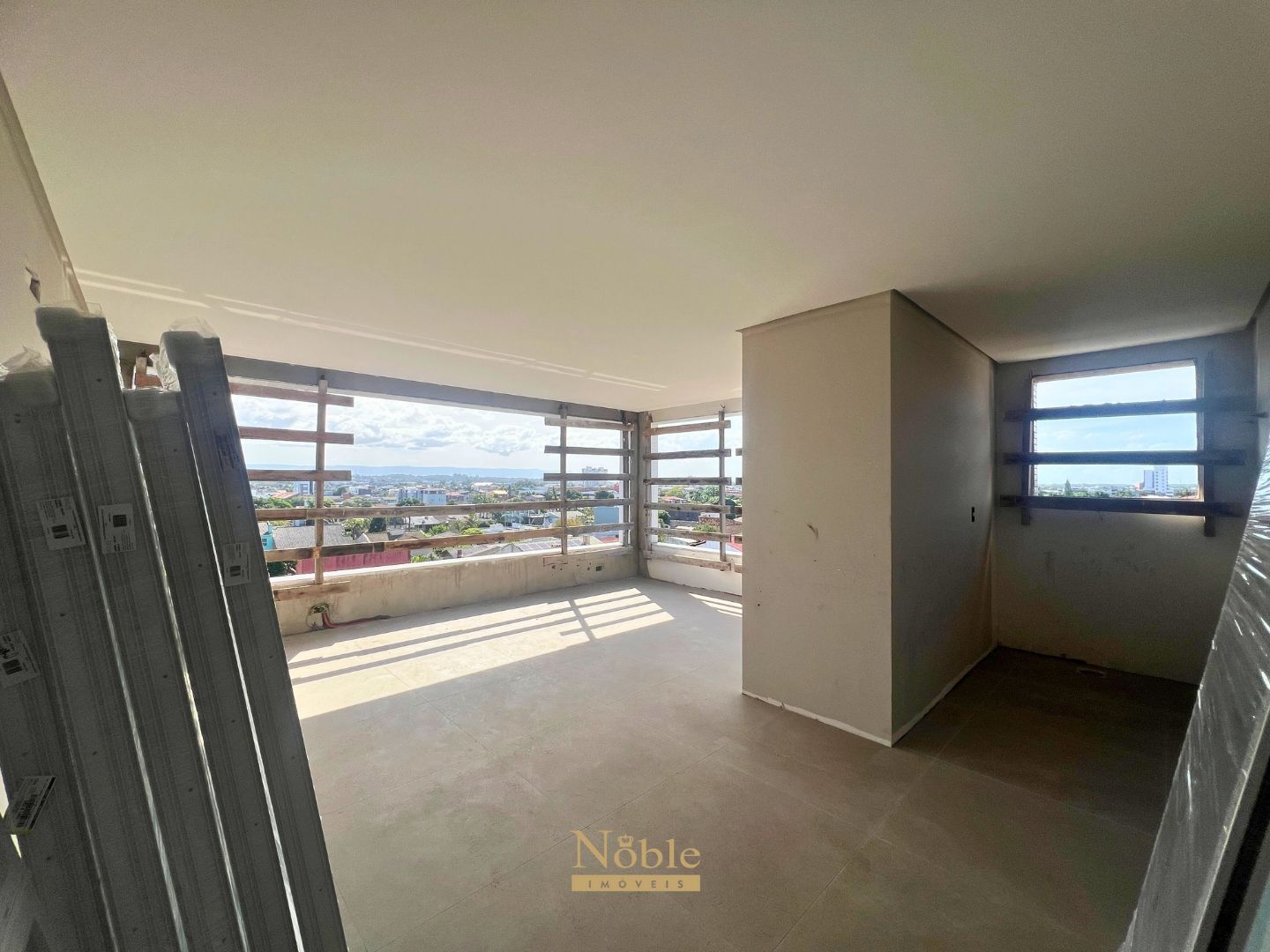 Apartamento com 70m², 2 dormitórios, 1 suíte, 1 vaga no Topazio em Torres para Comprar