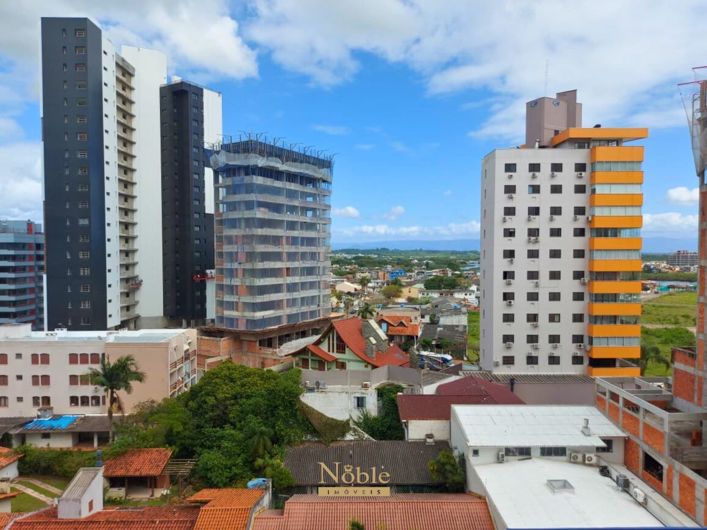 Apartamento com 92m², 2 dormitórios, 2 suítes, 1 vaga no Rosa dos Ventos em Torres para Comprar