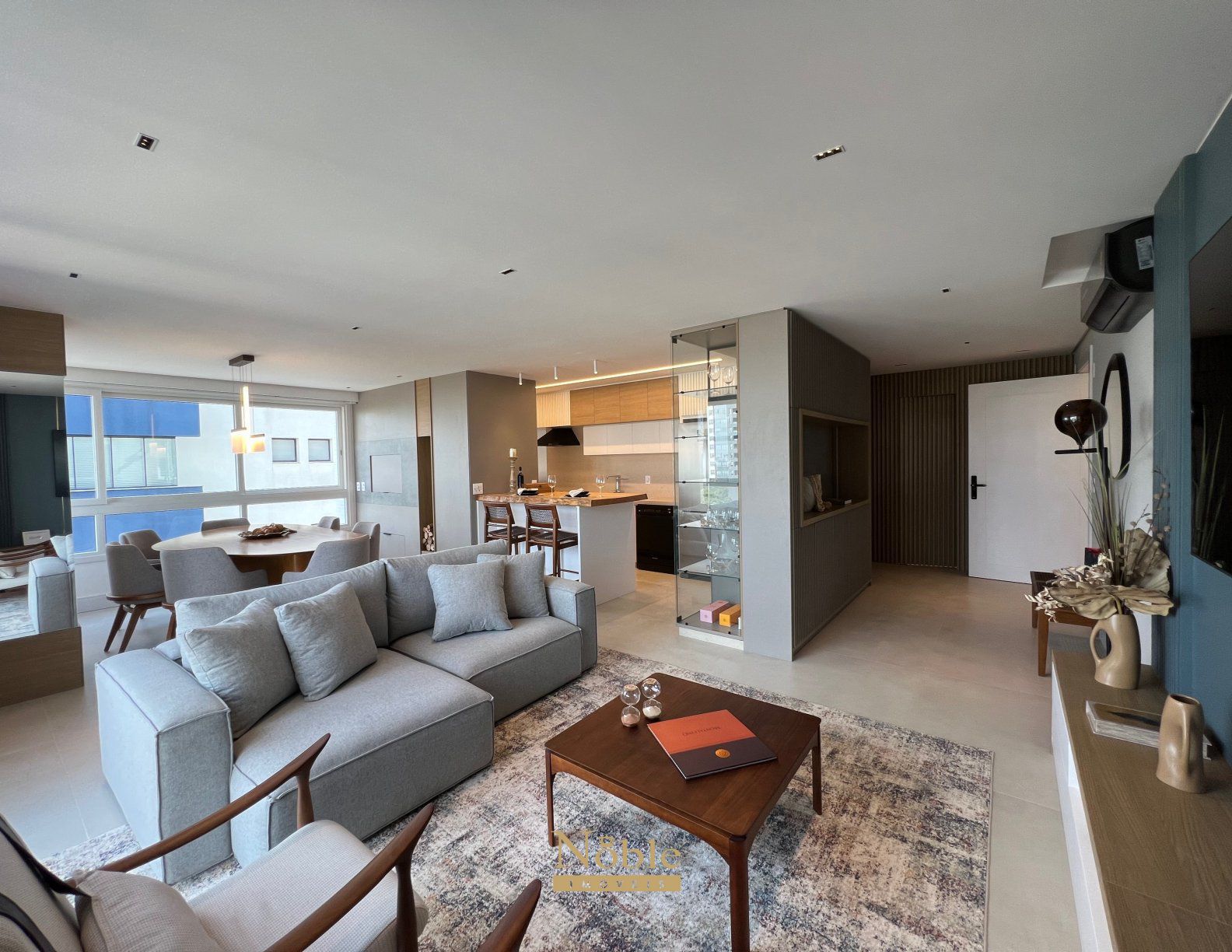 Apartamento com 144m², 3 dormitórios, 3 suítes, 2 vagas no Montalcino em Torres para Comprar