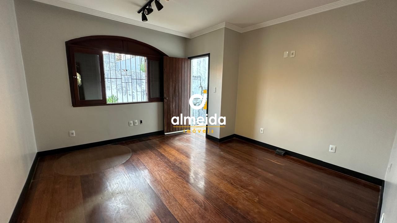 Casa à venda e aluguel com 3 quartos, 200m² - Foto 11