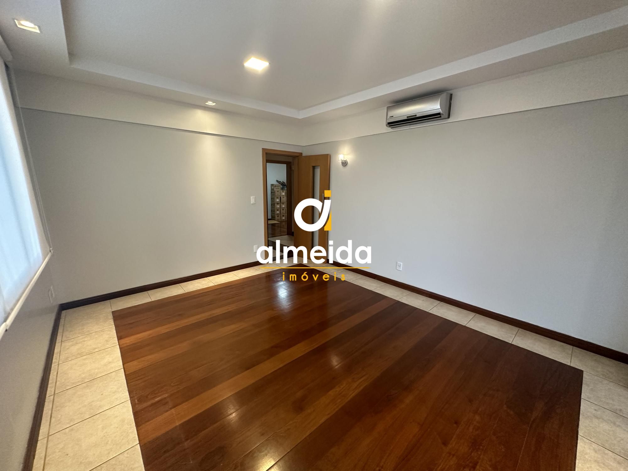 Apartamento à venda com 3 quartos, 221m² - Foto 13