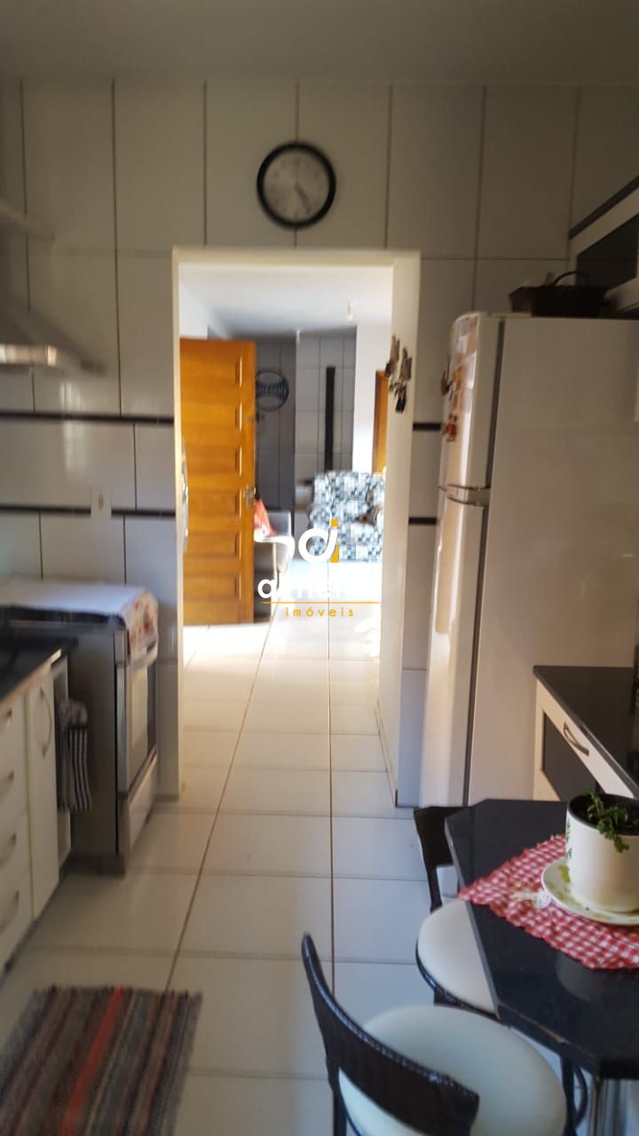 Casa à venda com 4 quartos, 150m² - Foto 14