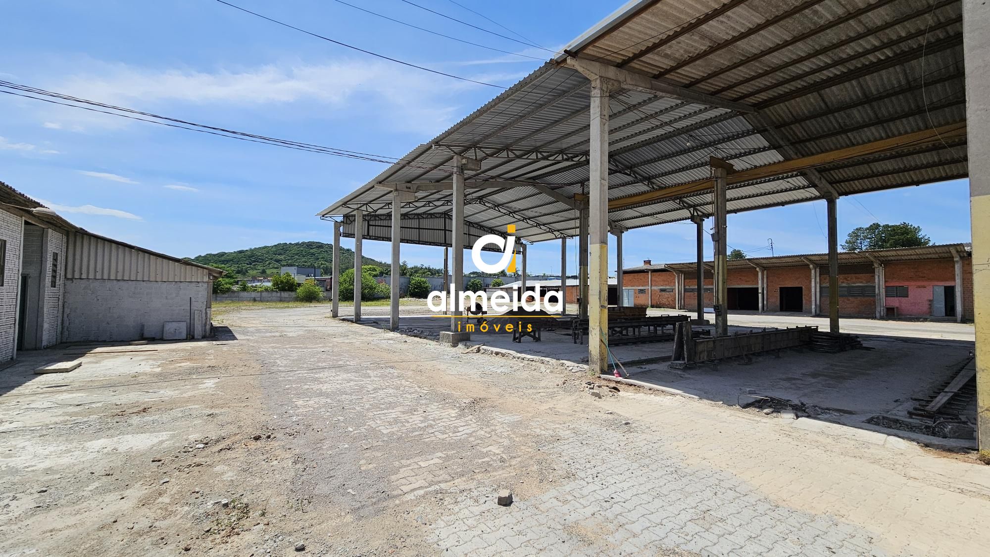 Área comercial com 3.667m² de área construída