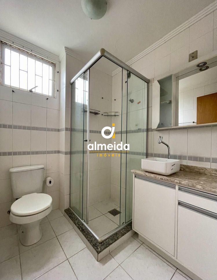 Apartamento de 02 dormitórios com garagem à venda no bairro 