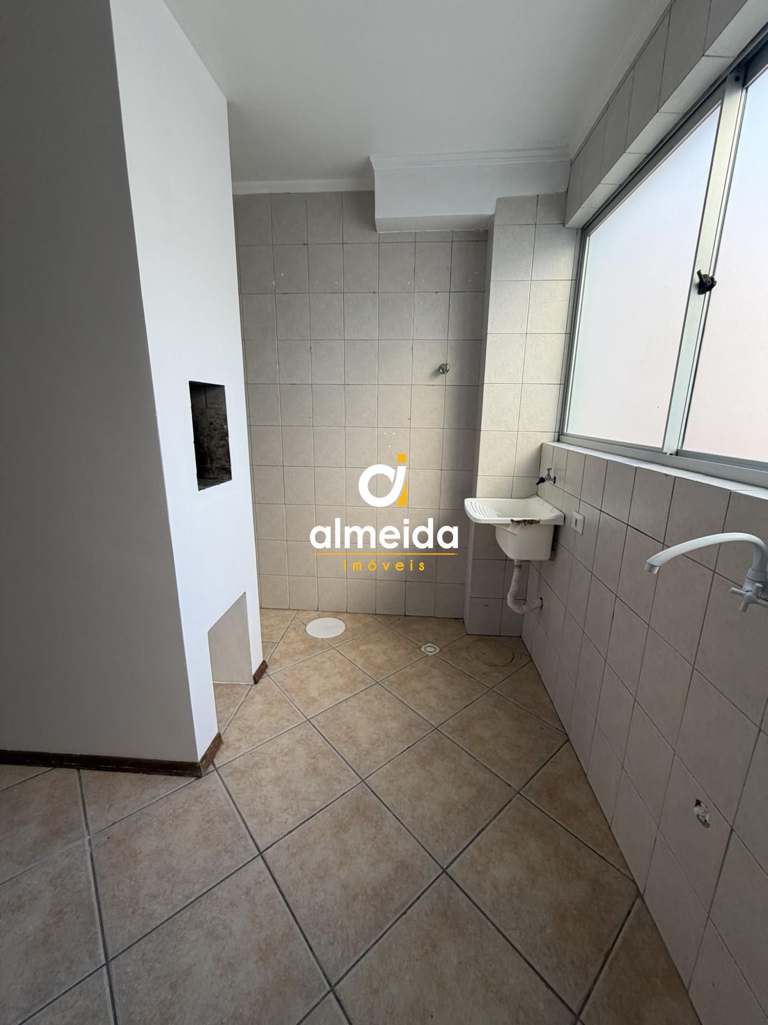 Apartamento 1 domitorio, churrasqueira, no centro.