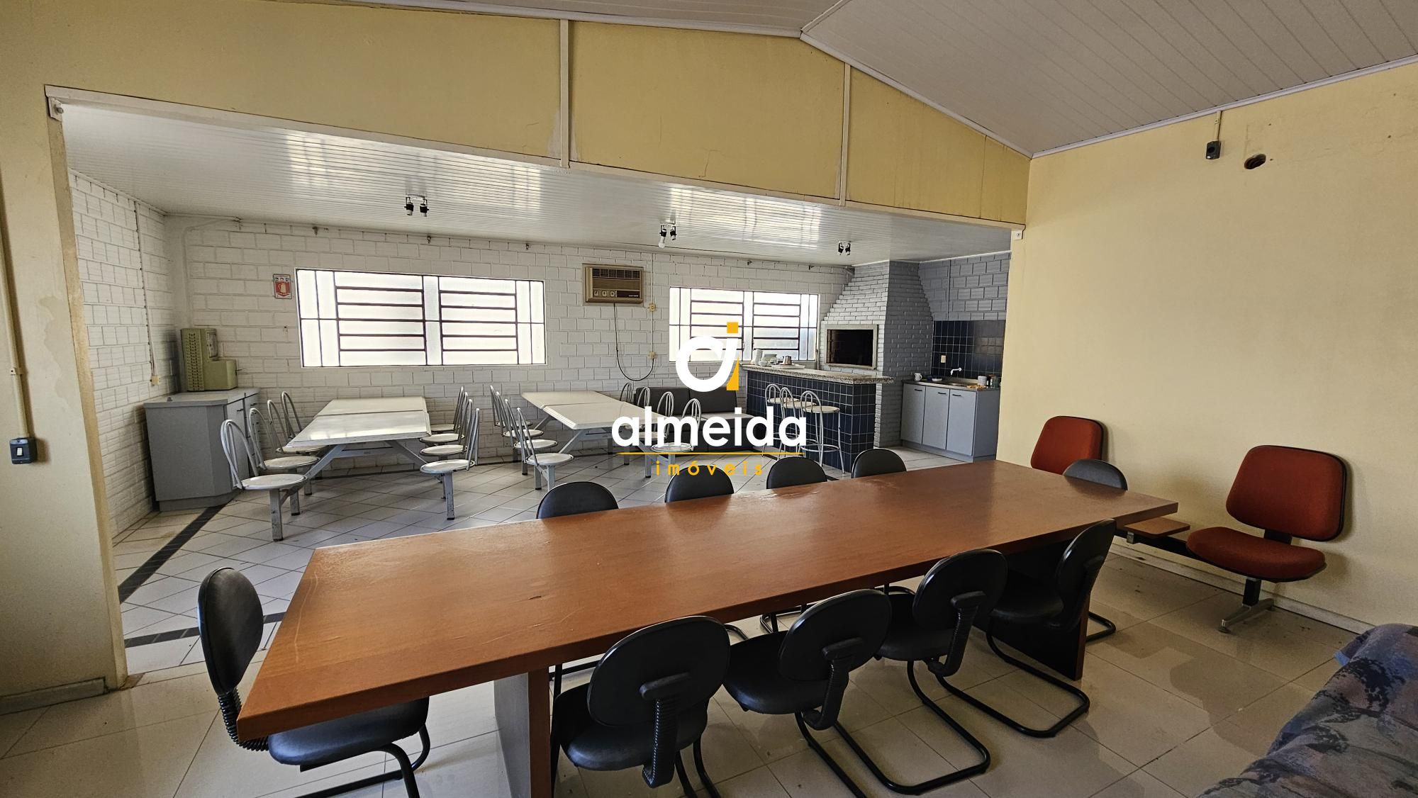 Área comercial com 3.667m² de área construída