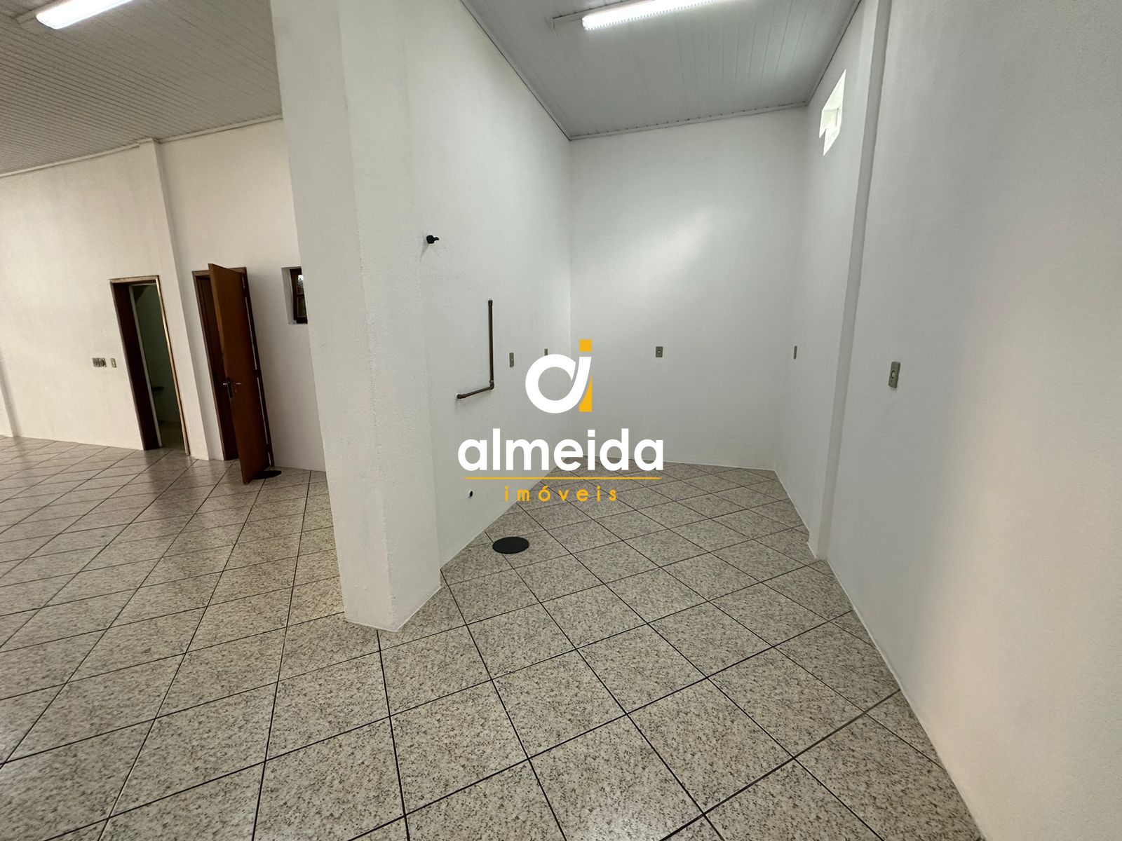 Conjunto Comercial-Sala para alugar com 1 quarto, 99m² - Foto 16