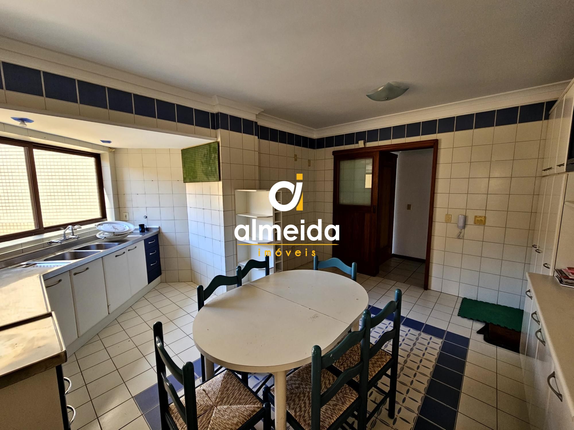 Apartamento para alugar com 3 quartos, 194m² - Foto 15