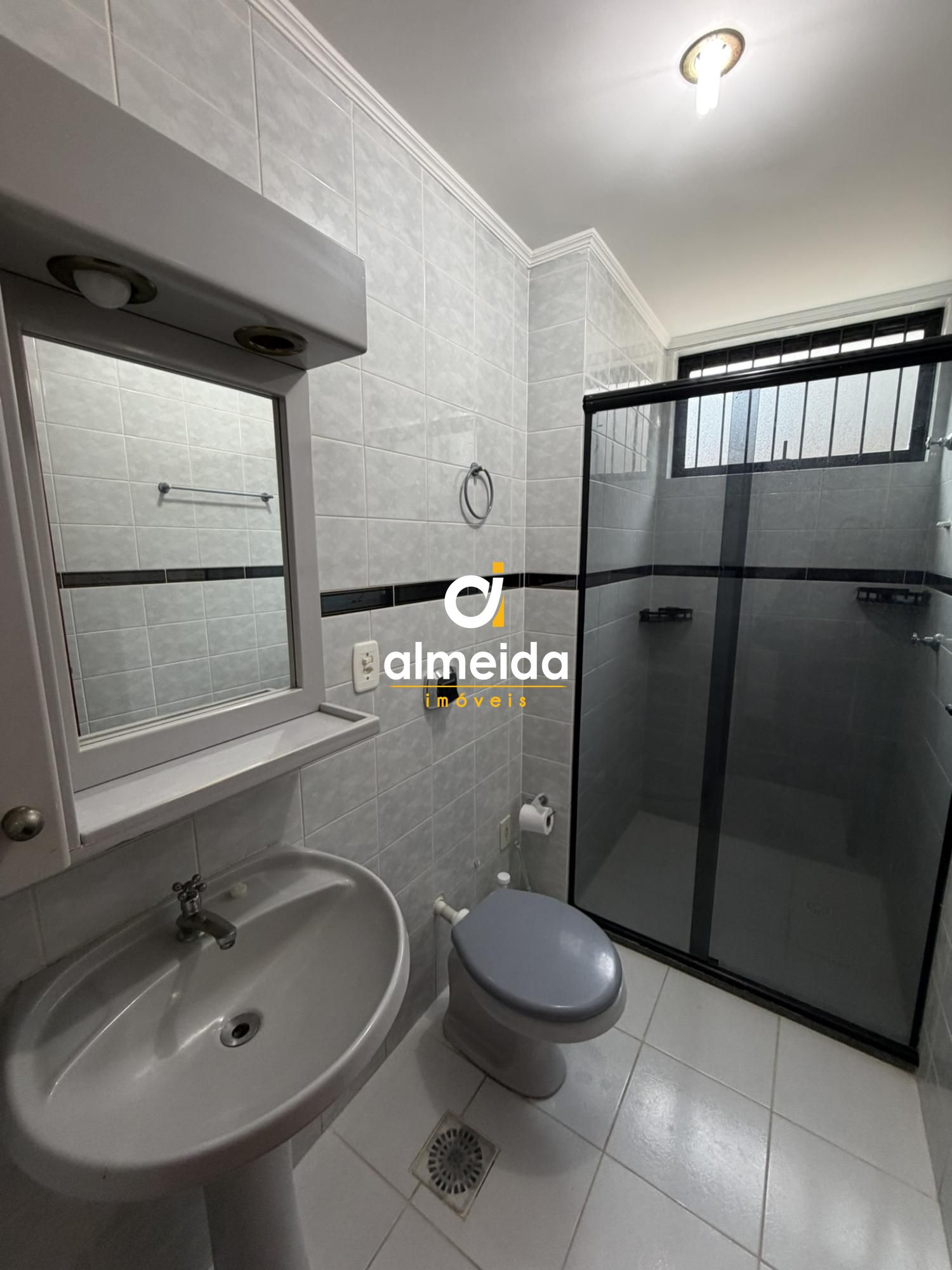 Apartamento térreo , próximo ao clube dores sede central.