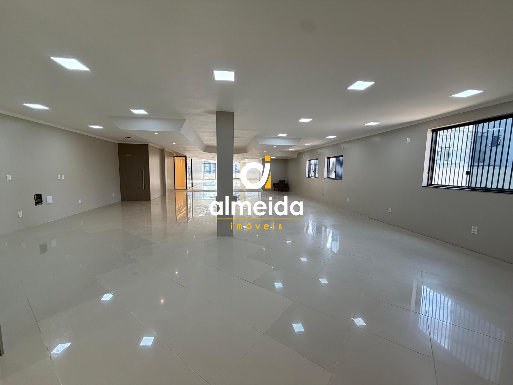 Sala comercial no bairro nossa senhora de lourdes em santa m