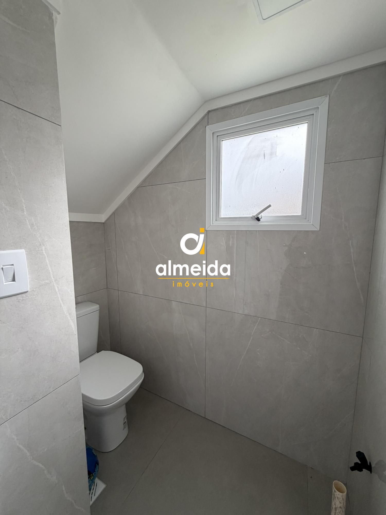 Casa nova de alto padrao, 3 quartos, patio no b.tomazzetti.