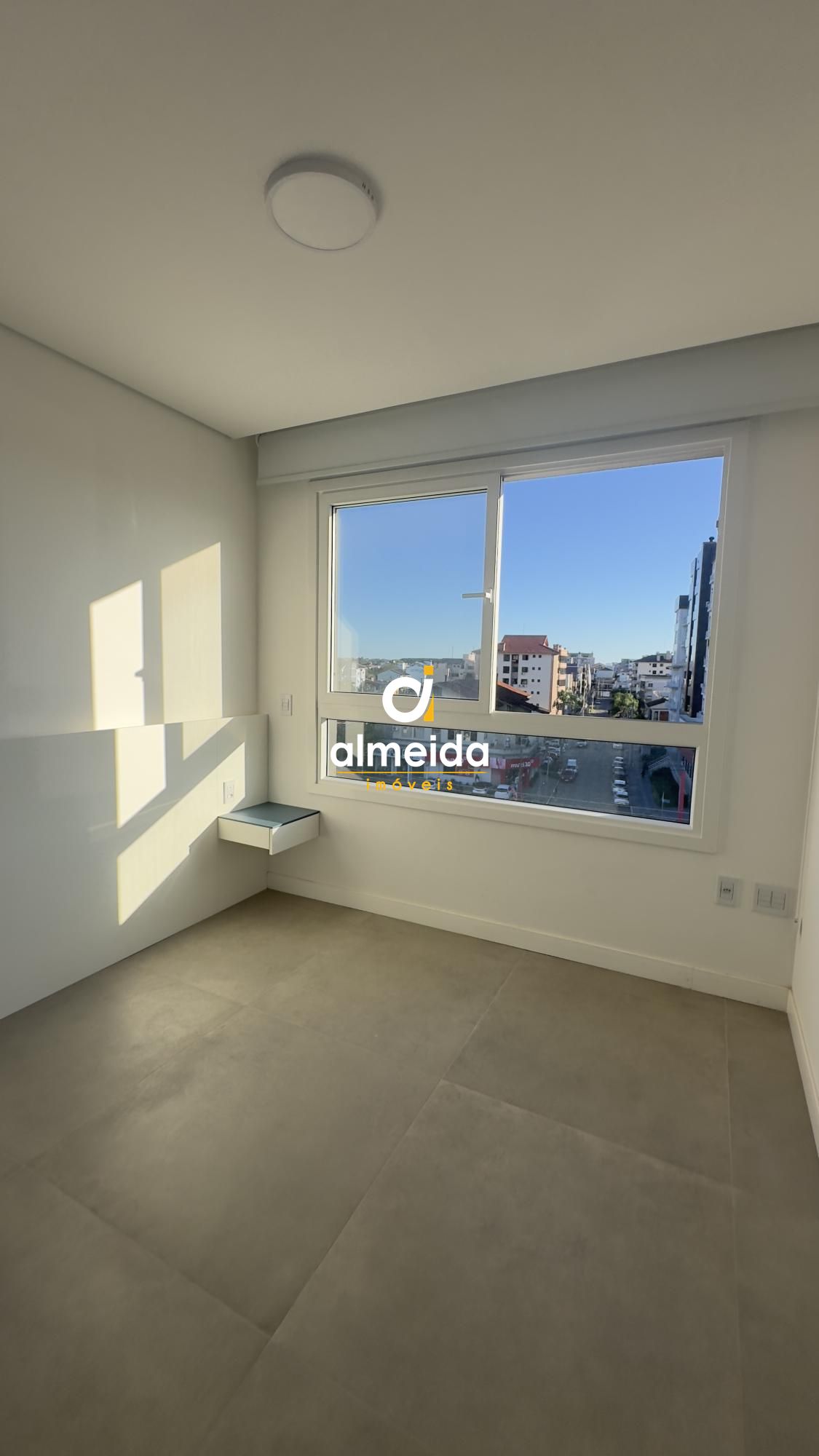 Residencial uniqo 1d com garagem prósimo a ufsm.